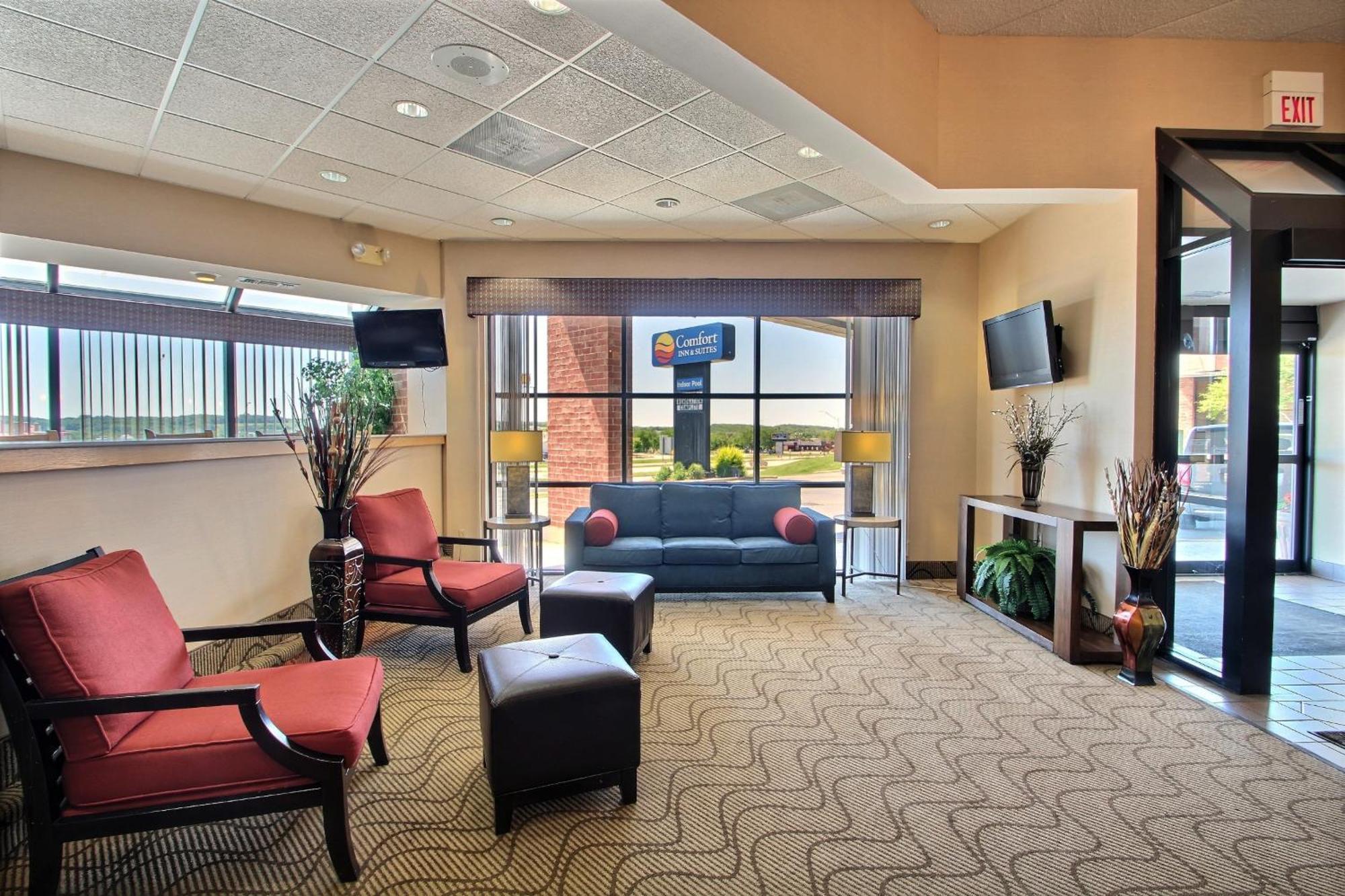 Comfort Inn & Suites Madison - Airport Ngoại thất bức ảnh