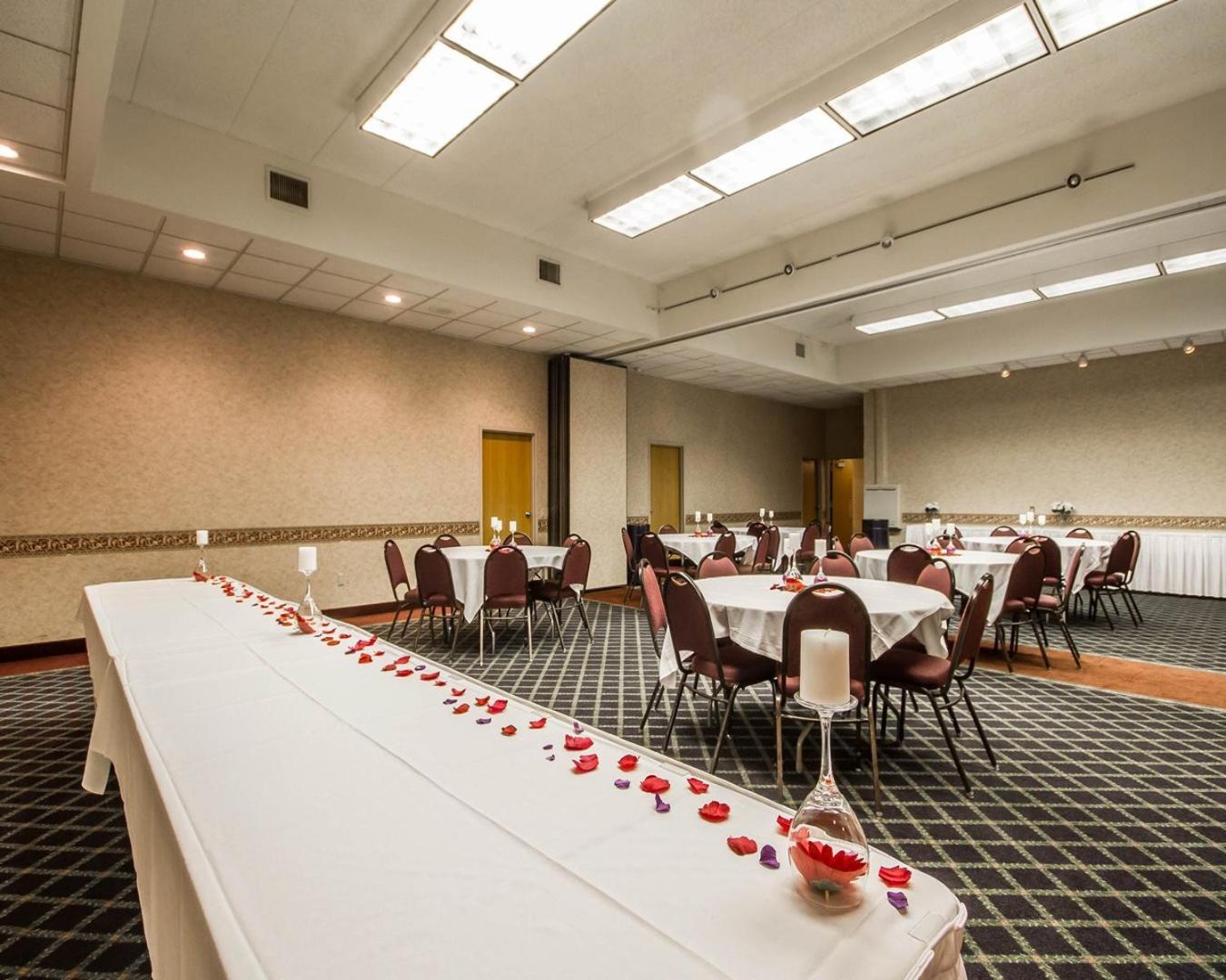 Comfort Inn & Suites Madison - Airport Ngoại thất bức ảnh