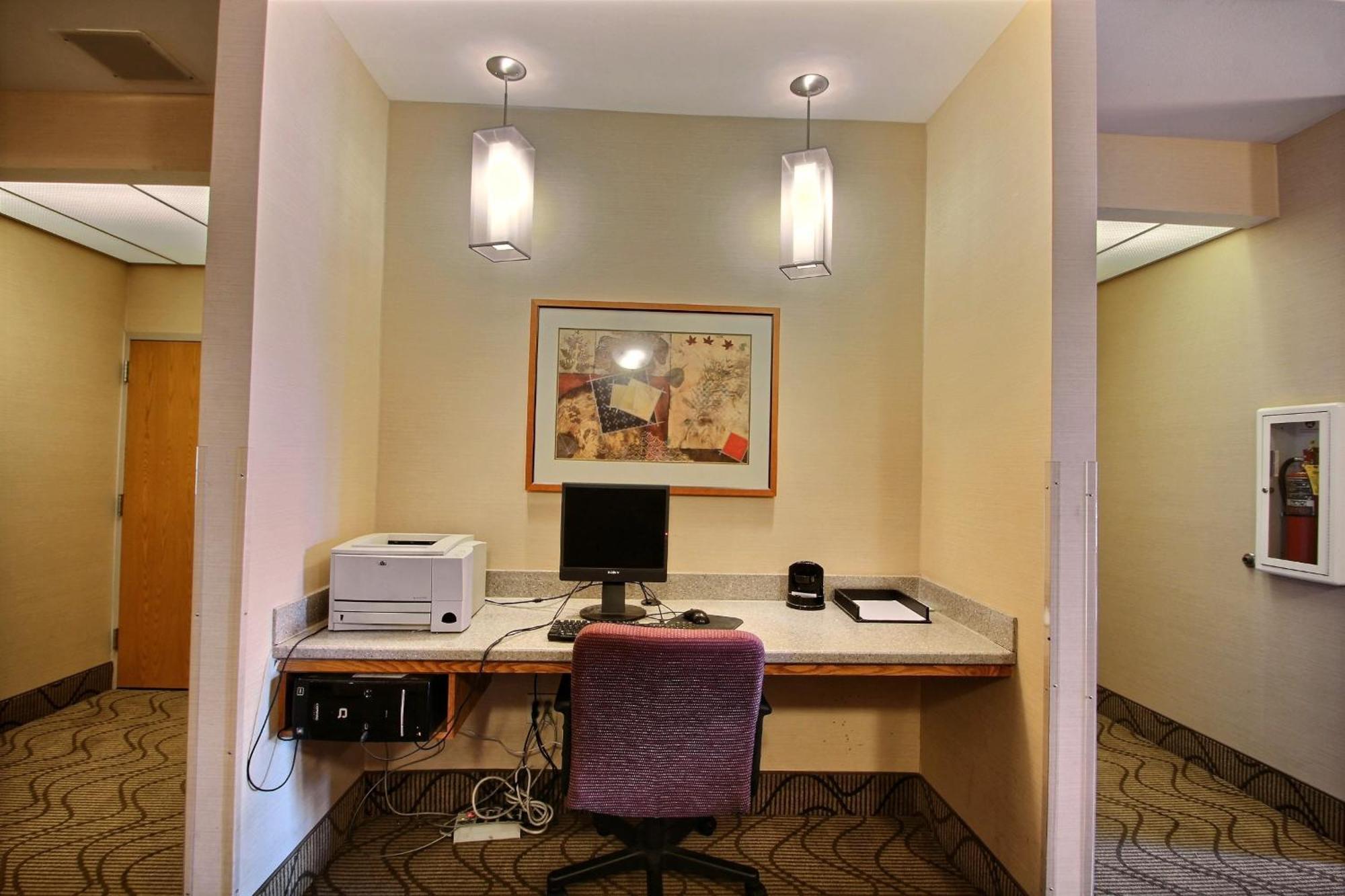 Comfort Inn & Suites Madison - Airport Ngoại thất bức ảnh