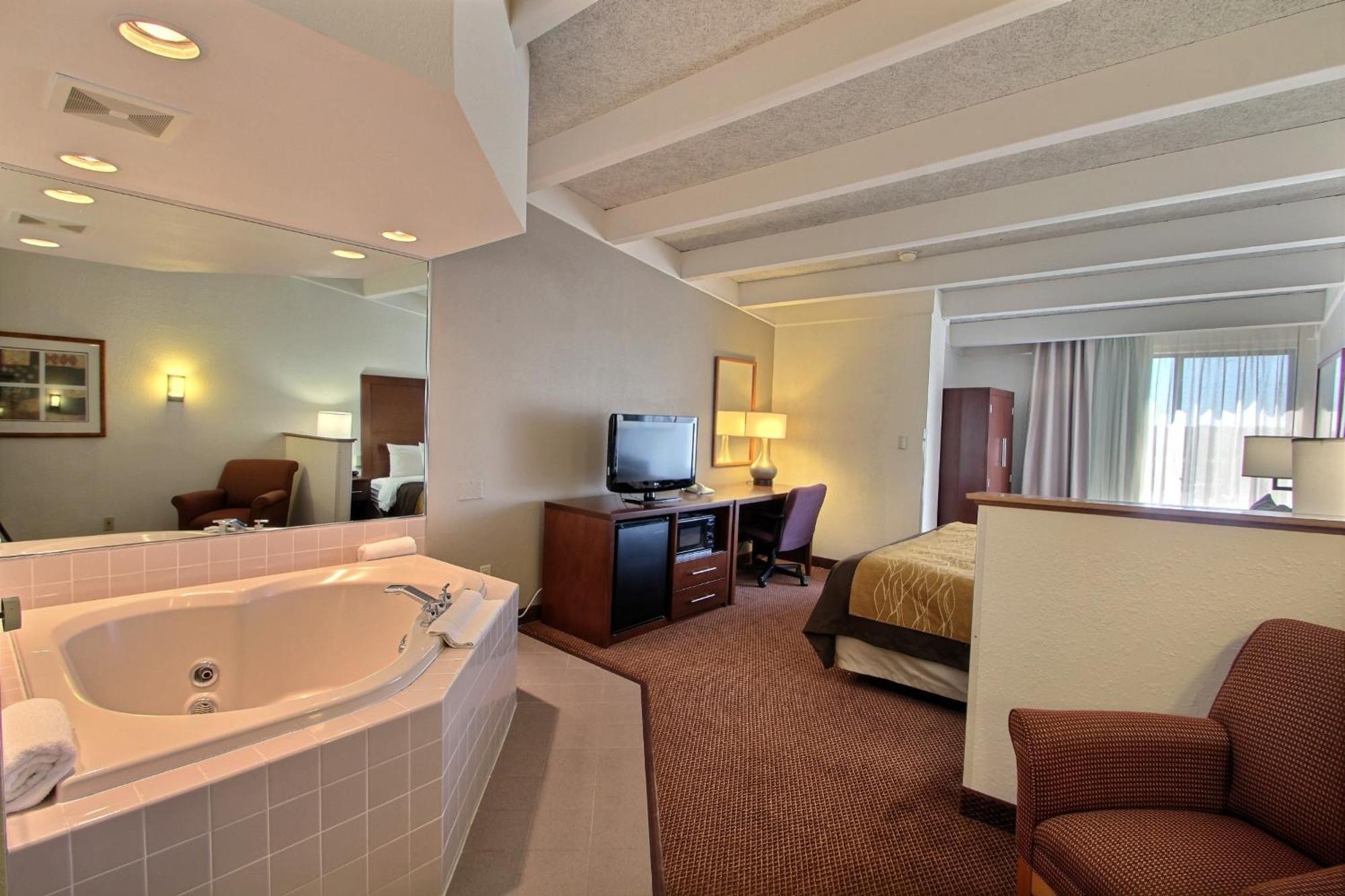Comfort Inn & Suites Madison - Airport Ngoại thất bức ảnh