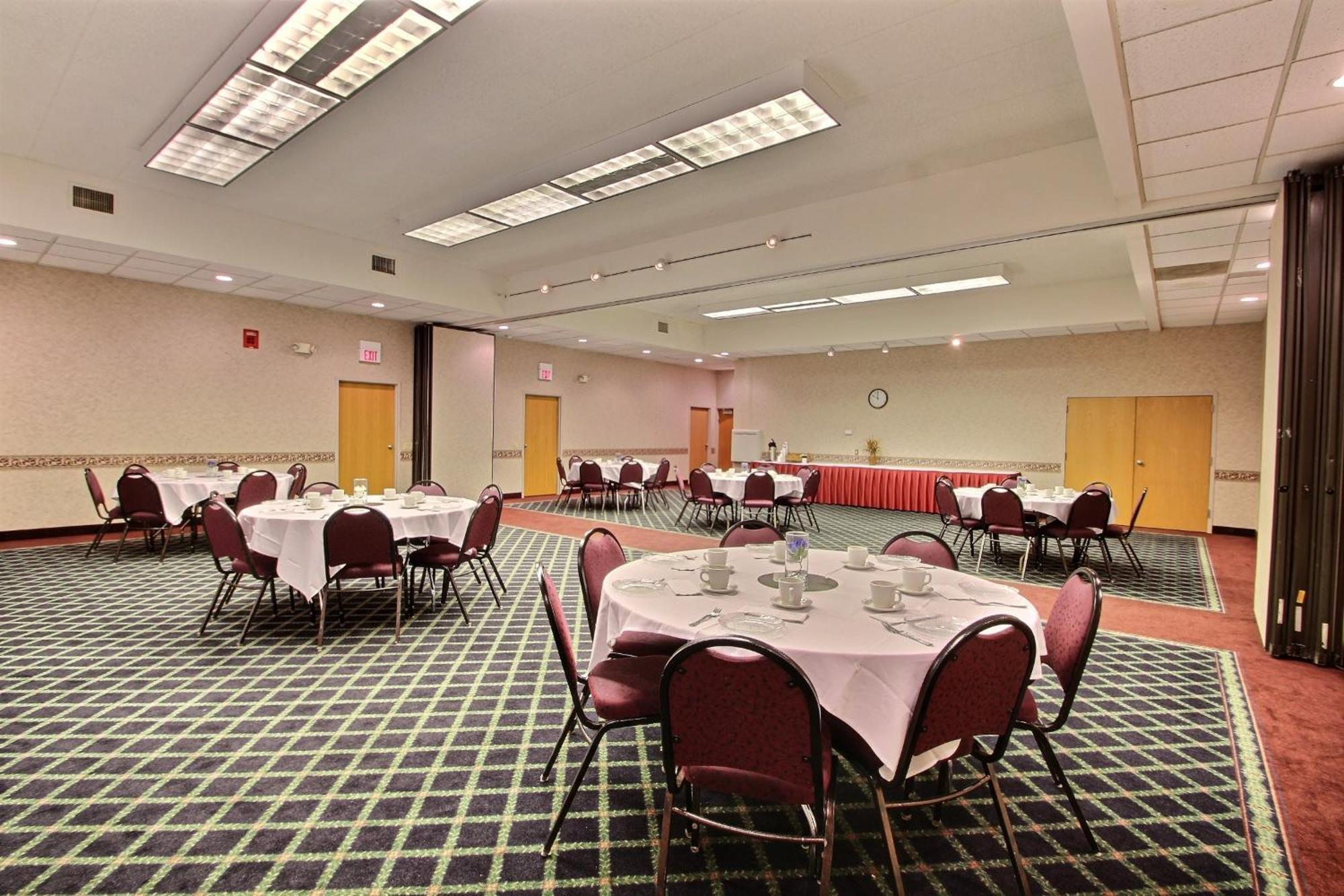 Comfort Inn & Suites Madison - Airport Ngoại thất bức ảnh