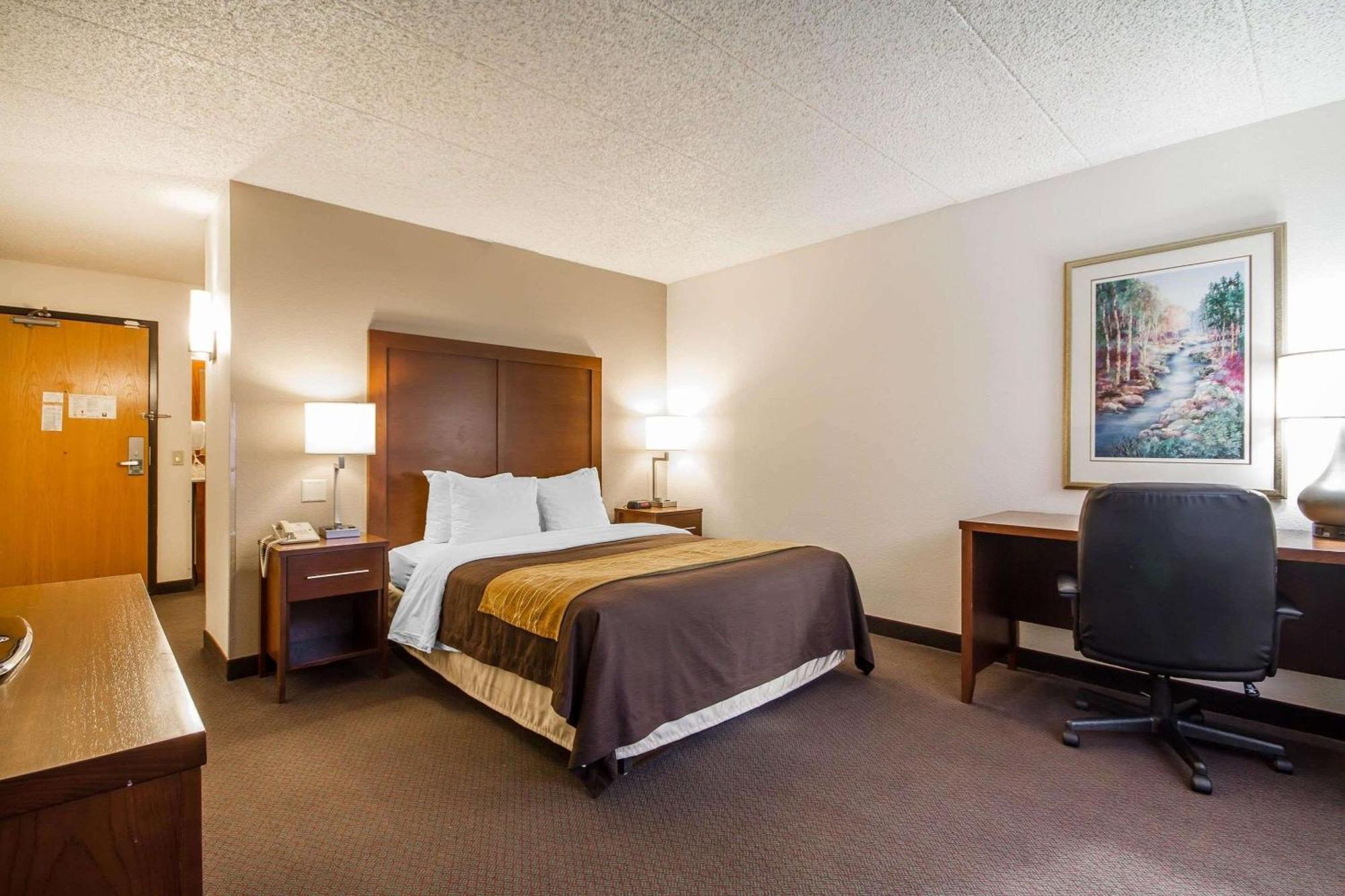 Comfort Inn & Suites Madison - Airport Ngoại thất bức ảnh