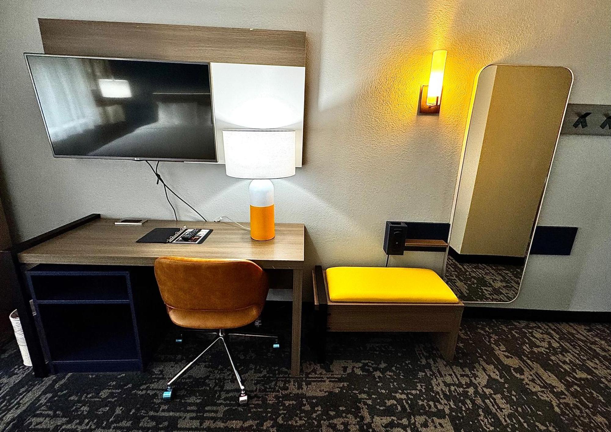Comfort Inn & Suites Madison - Airport Ngoại thất bức ảnh
